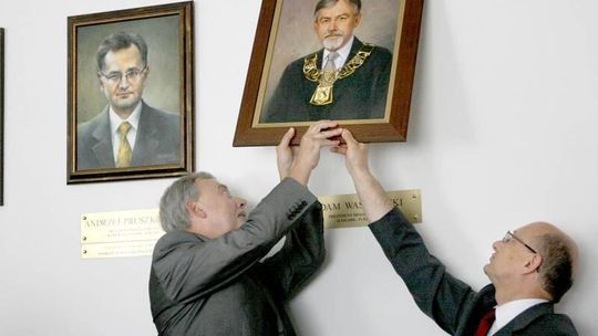 Portret Adama Wasilewskiego dołączył do galerii w Ratuszu