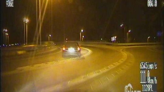 Pościg za audi w Lublinie. Nie zatrzymały go kolczatka, blokada i strzały (wideo)