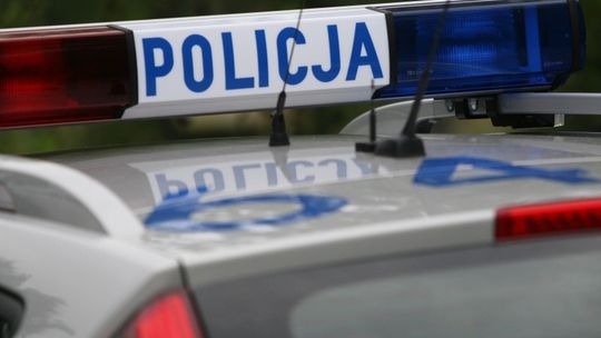 Pościg za fiatem uno. Pijani kierowca i pasażerowie rzucili się na policjantów 