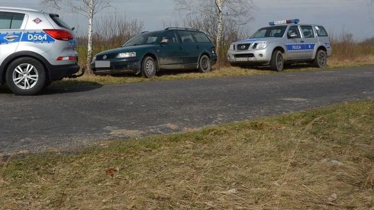 Pościg za kierowcą passata. Policjanci zepchnęli go na pobocze