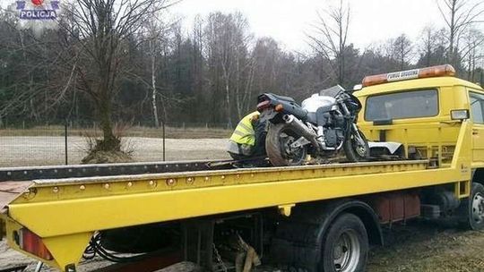 Pościg za motocyklem bez tablicy. 21-latek zebrał 38 punktów karnych