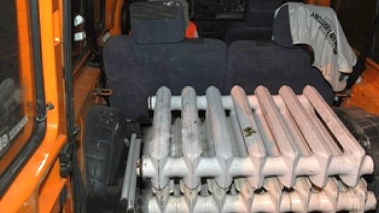 Pościg za pijanym złodziejem kaloryferów 