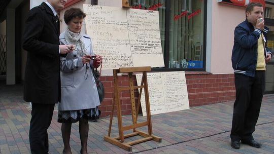 Poseł Ruchu Palikota i życzenia mieszkańców na tablicy