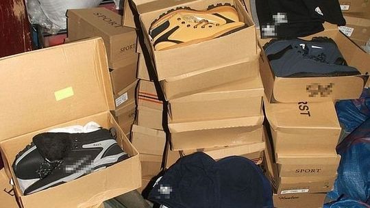 Posiedzą za "markowe" spodnie. Nielegalny towar mieli obywatele Bułgarii