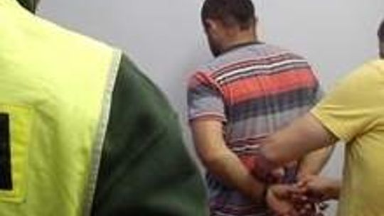 Poskarżyła się, bo spuścił jej powietrze. Napadli go i pobili