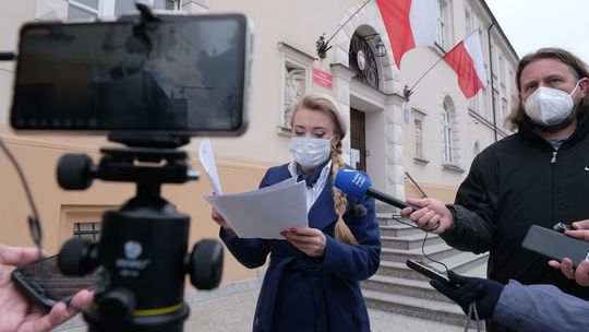 Posłanka Wcisło pyta o czeki posła Tułajewa