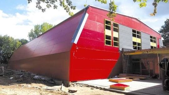 Poślizg w budowie hali przy ul. Wajdeloty. Nie będzie działać od września