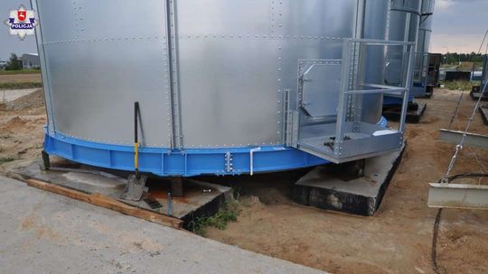 Poślizgnął się i uderzył głową o silos. Nieszczęśliwy wypadek na budowie