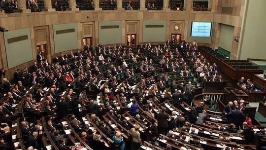 Posłowie kupują i remontują. I biorą dużo kredytów