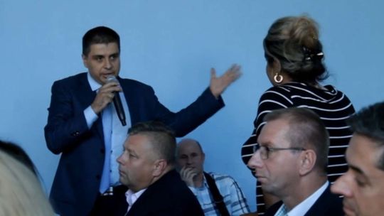 Posłowie w Puławach o Romach. Ogromne emocje i burzliwa dyskusja [wideo]