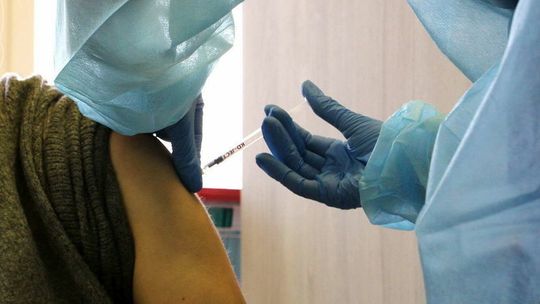 Posłowie za weryfikacją szczepień przez pracodawcę. Nie każdemu się to podoba