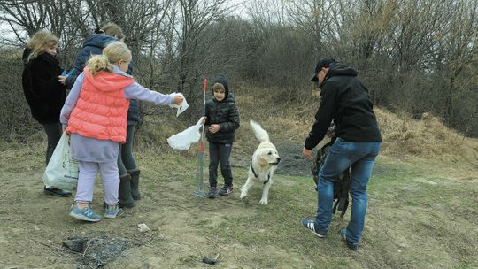 Posprzątali górki czechowskie, ale worki musieli zapewnić sobie sami. Miasto odbierze śmieci?