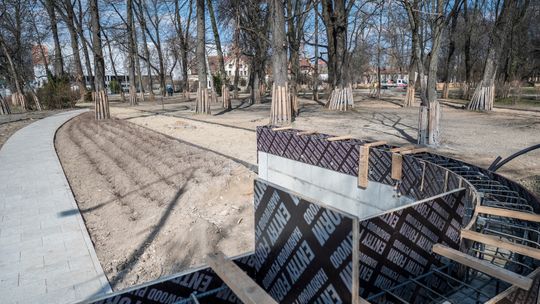Postępuje rewitalizacja Parku Bronowickiego. Mieszkańcy skorzystają jeszcze w tym roku