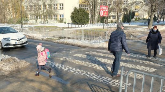 Poszerzenie chodników przed szkołami? Urzędnicy: To niebezpieczne dla uczniów i kierowców