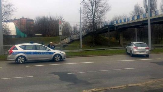 Poszła na mszę, jej auto stoczyło się na ulicę