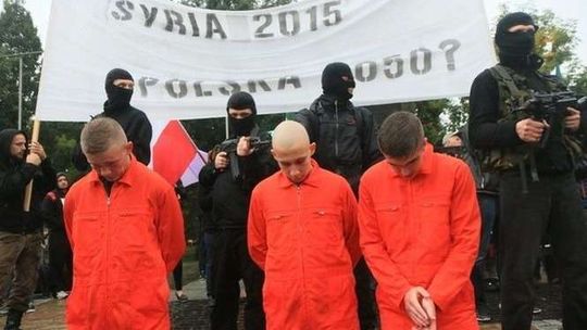 Poszli manifestować przeciwko imigrantom. Odpowiedzą przed sądem za hasła