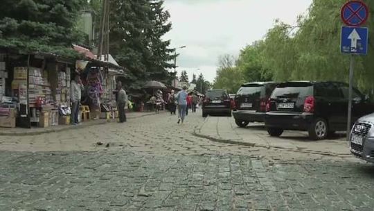 Poszli na zakupy i zostawili psa w samochodzie. Zwierzę nie przeżyło