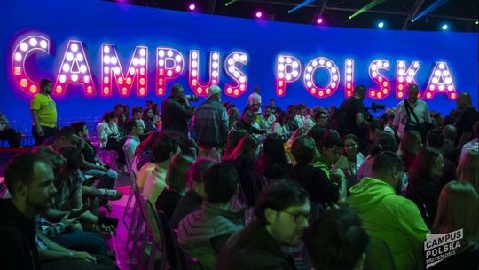 Poszło o J**** PiS i wsparcie Campusu Polska Przyszłości. Ratusz odpowiada radnemu