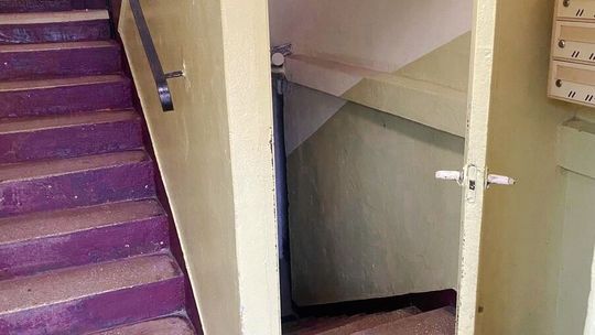 Poszukiwany dwoma listami gończymi próbował ukryć się w piwnicy