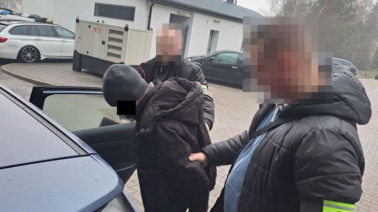 Poszukiwany listem gończym zaskoczony wizytą policjantów 