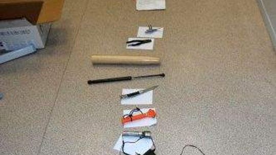 Poszukiwany nakazem sądowym próbował włamać się do busa