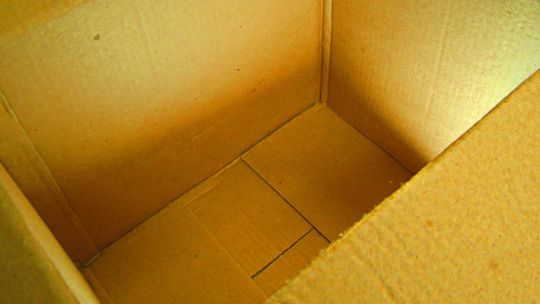 Poszukiwany schował się przed policją w pudełku na strychu 