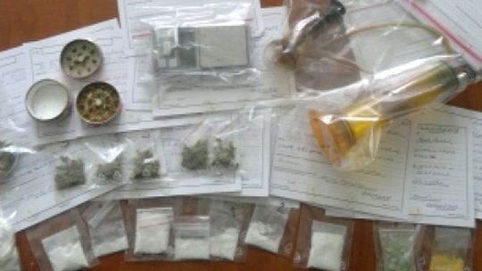 Poszukiwany wpadł z narkotykami