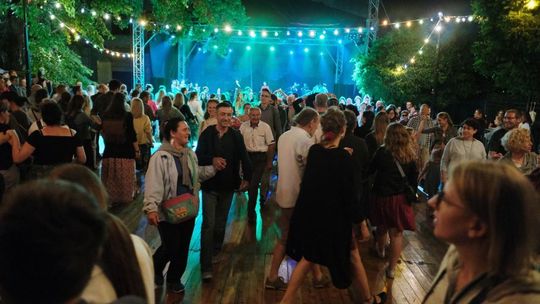 Potańcówka jarmarkowa na placu Dominikańskim [zdjęcia]