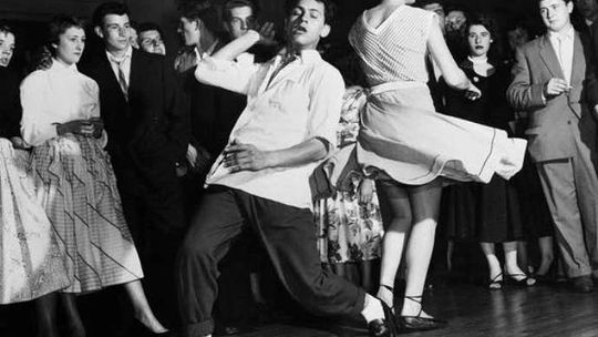 Potańcówka w klimacie lat 20-60 w Teatralnej Cafe