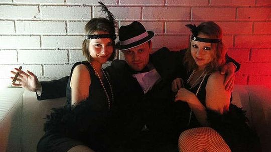 Potańcówka w stylu retro na Dzień Kobiet w CK