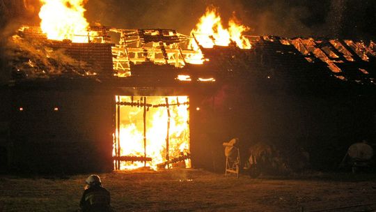 Potężny pożar. Akcja strażaków trwała prawie dobę