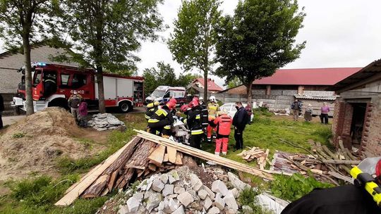 Potężny wybuch gazu zmiótł dom w powiecie kraśnickim. Poparzony mężczyzna w szpitalu