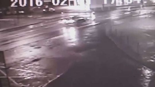 Potrącił 88-latka i odjechał. Pieszy nie żyje, kierowca z zarzutem (wideo)