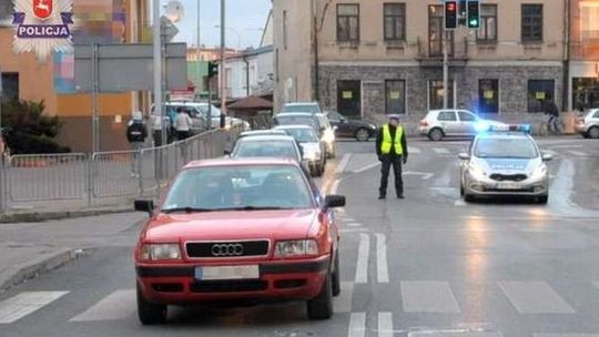 Potrącił dwie osoby na przejściu dla pieszych. "Oślepiło mnie słońce"