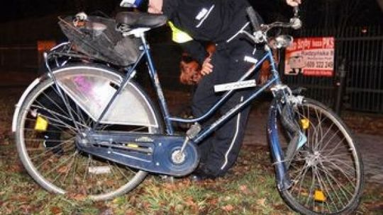 Potrącił i uciekł. Schował się w domu, klucz został w drzwiach