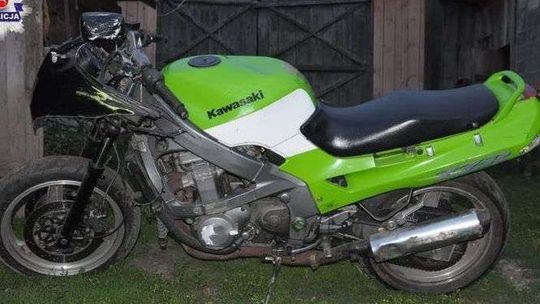 Potrącił idącego mężczyznę i uciekł. Do więzienia trafił jednak pieszy