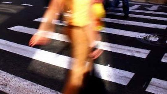 Potrącił kobietę na przejściu i uciekł, później zgłosił się na policję