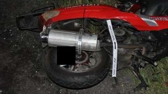 Potrącił motorowerzystę i uciekł z miejsca wypadku. Szuka go policja