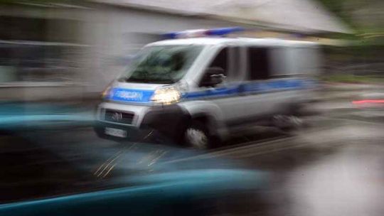 Potrącił na przejściu i uciekł. Szuka go policja