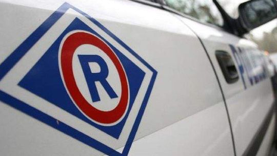 Potrąciła pieszego i uciekła. Trafiła już do aresztu