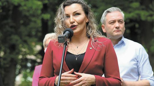 Poufne rozmowy i znikające komentarze. Diametralna zmiana "poglądów" Moniki Pawłowskiej