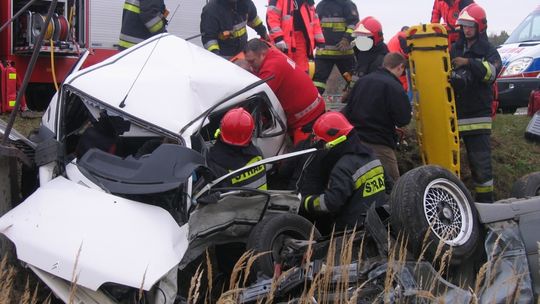 Poważny wypadek na Pomorzu. Trzy osoby w szpitalu (zdjęcia)