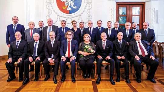 Powiat bez starosty. Radni PiS odwołali zarząd z PiS