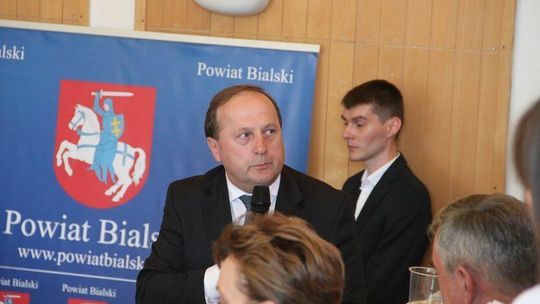Powiat bialski. Spięcie między PSL i PiS. „Flagę unijną wyrzucił pan z gabinetu”