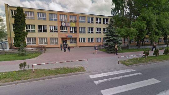 Powiat chce sprzedać działkę przy szkole w Międzyrzecu Podlaskim. Radni mają wątpliwości