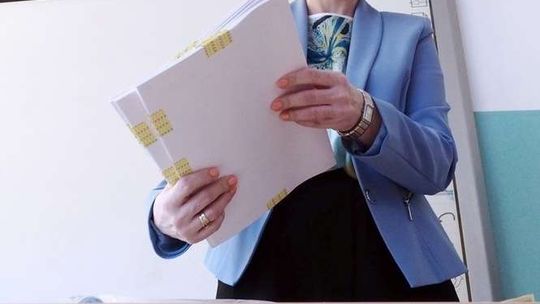 Powiat ma problemy z domknięciem budżetu. Zaoszczędzi na nauczycielach?