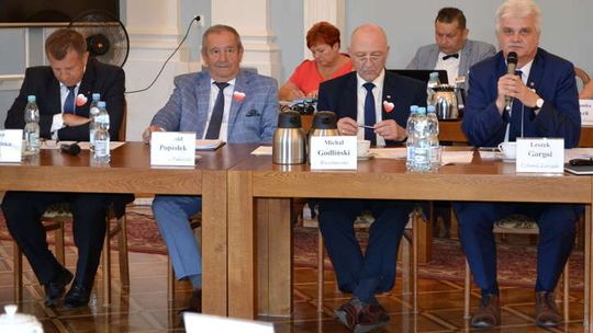 Powiat puławski: Potrafią oszczędzać, zarząd z absolutorium