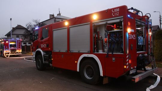Powiat puławski w deszczu. Woda zalewa podwórka i piwnice
