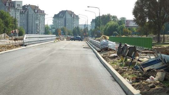 Powracamy z objazdu. Otwierają jeden wiadukt na al. Kompozytorów Polskich