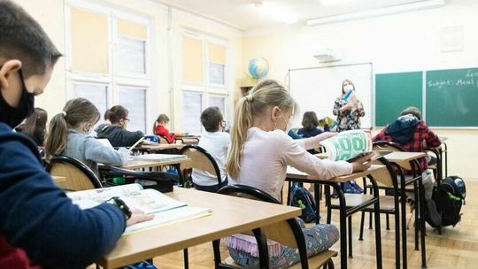 Powrót wszystkich uczniów do szkół. "Na zdalnym nikomu nie chciało się wychodzić z domu"